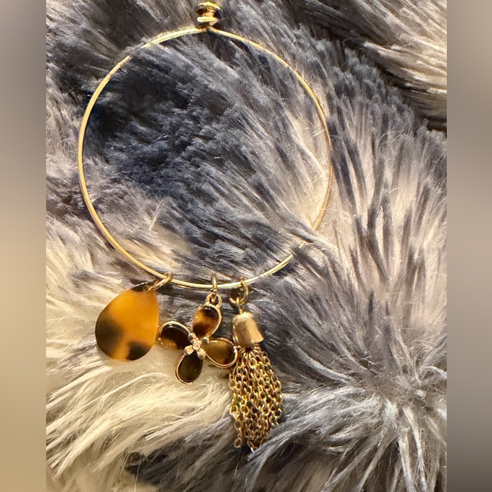 Gold and Tortoise Shell Floral Charm with a Rhinestone center Bracelet